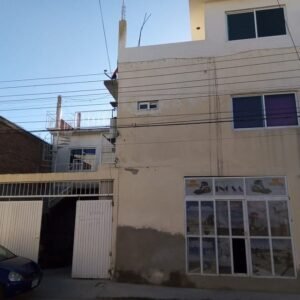 Departamento en planta baja de dos recamaras con local comercial en La pradera.