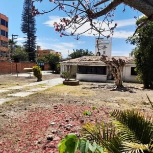 Terreno comercial avenida Guerrero frente a comercial Mexicana