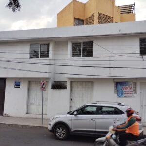 Local comercial en venta dos plantas ubicado en Avenida San pedro, cerca de plaza Jacarandas.