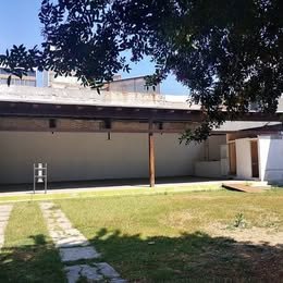Recamara en renta, ubicada en Boulevard Diaz Ordaz. Zona centro, con vista a la calle. solo para caballeros. Recamara en excelentes condiciones, colchón matrimonial. El inquilino comparte sala, comedor y medio baño. Baño completo compartido con la otra habitación. Incluye agua, luz, gas e internet en el costo de la renta. Renta y depósito de la misma cantidad. Renta mensual: $2,800