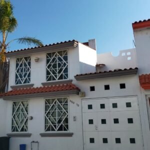 Casa en renta en privada Campo Real