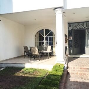 Lujosa y hermosa residencia ubicada en paseo panorama, villas de Irapuato.