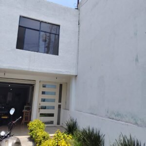 RENTO ESPACIO PARA OFICINA O CONSULTORIO EN CALLE PRINCIPAL DE FLORESTA