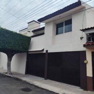 Se vende bonita residencia en C.F.E, una propiedad muy amplia y agradable.